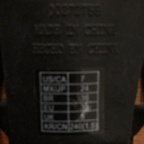 Sandals - Picture 2 of 3